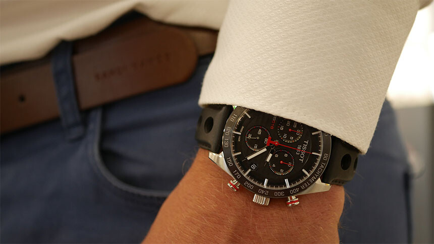 Fehler: Gürtel und Armband passen nicht zusammen. Vom insgesamt sportlichen Stil der Uhr ganz zu schweigen. Das käme bei der Abschlussfeier nicht gut an.