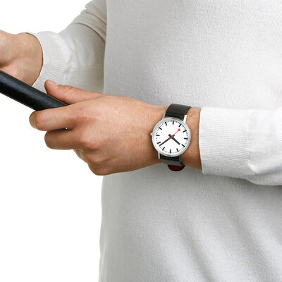 Mondaine Classic Quartz A660.30360.16OMV