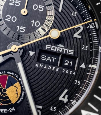Fortis Novonaut N-42 Automatic Chronograph Amadee-24 F2040016 Limited Edition 100pcs (+ Ersatz-Uhrenarmband)