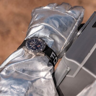 Fortis Novonaut N-42 Automatic Chronograph Amadee-24 F2040016 Limited Edition 100pcs (+ Ersatz-Uhrenarmband)